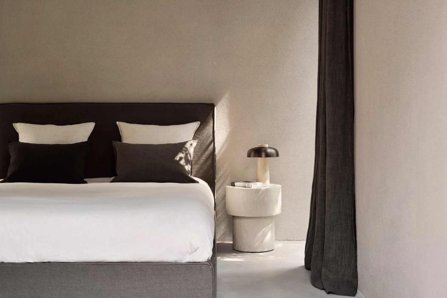 Inverness Bed - Grey - Image 2