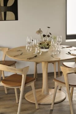 Bolinas Dining Table - White Oak -Saffron + Poe 50019 Torsion table round Saffron and Poe Ethnicraft