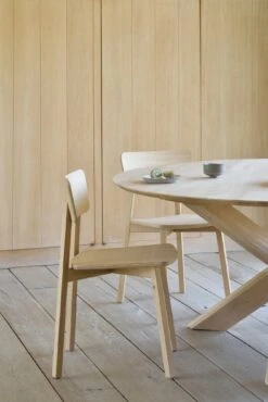 Flumet Dining Table - White Oak -Saffron + Poe 50164 Oak Circle round dining table Saffron and Poe Ethnicraft