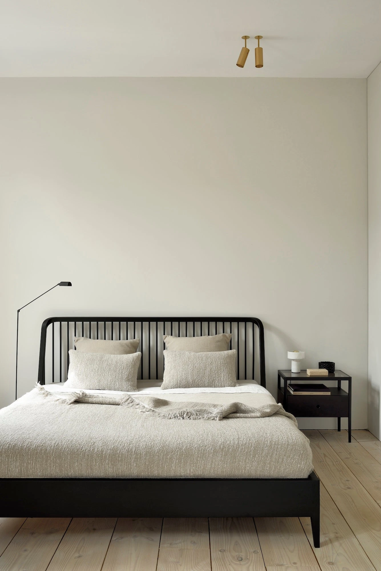 Mendocino Bed - Black Oak - Image 6