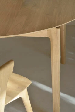 Bok Extendable Round Dining Table - White Oak -Saffron + Poe 51527 Oak Bok round extendable dining table 51490 Oak Bok chair det1 Saffron and Poe Ethnicraft