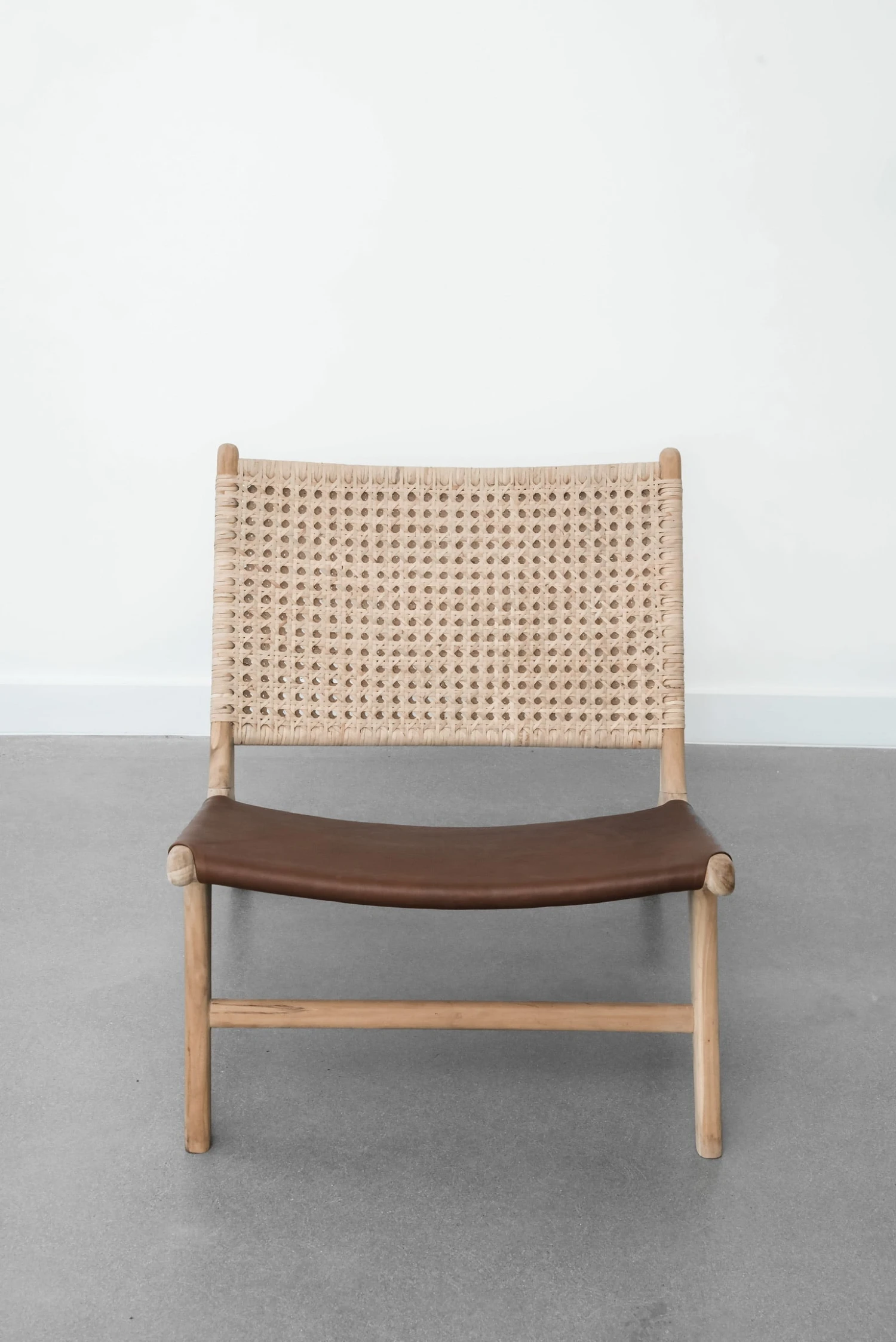 Leather And Rattan Lounge Chair - Second Quality 3 Leather And Rattan Lounge Chair - Second Quality - Image 3