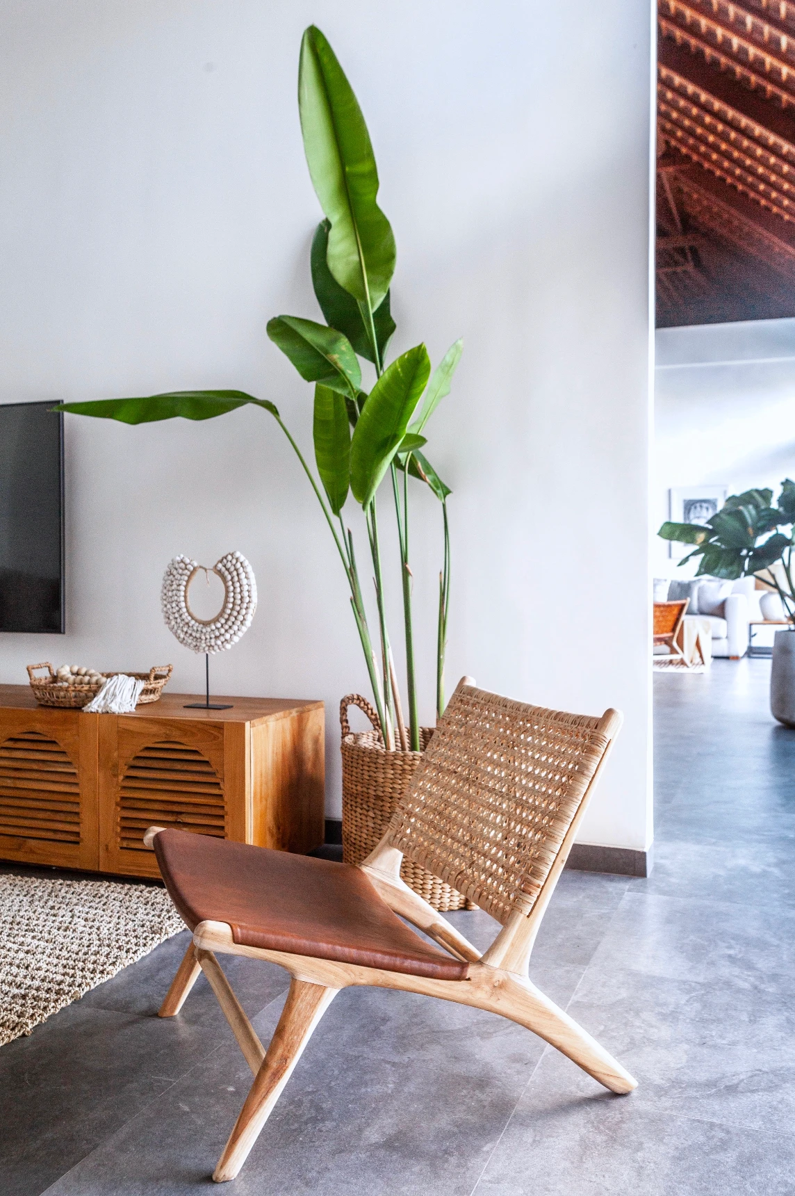 Leather And Rattan Lounge Chair - Second Quality 4 Leather And Rattan Lounge Chair - Second Quality - Image 4