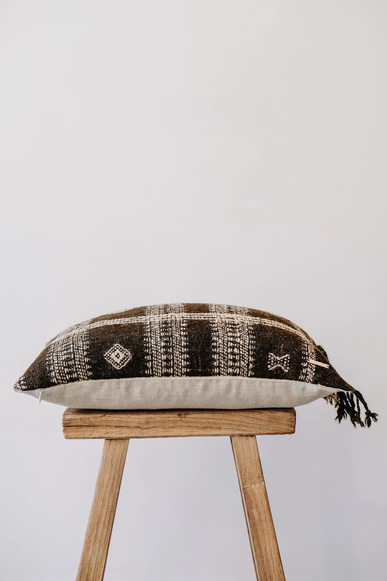 Handwoven Bhujodi Pillow No. 09 3 Handwoven Bhujodi Pillow No. 09 - Image 3