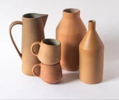 Egeo Vase 9 Egeo Vase -Saffron + Poe terracota oscuroqwfv 148ef83b fd05 4f9b 8207 e4754b117497